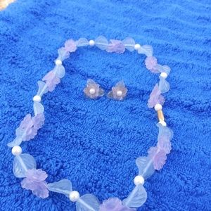 Very feminine necklace with matching earrings